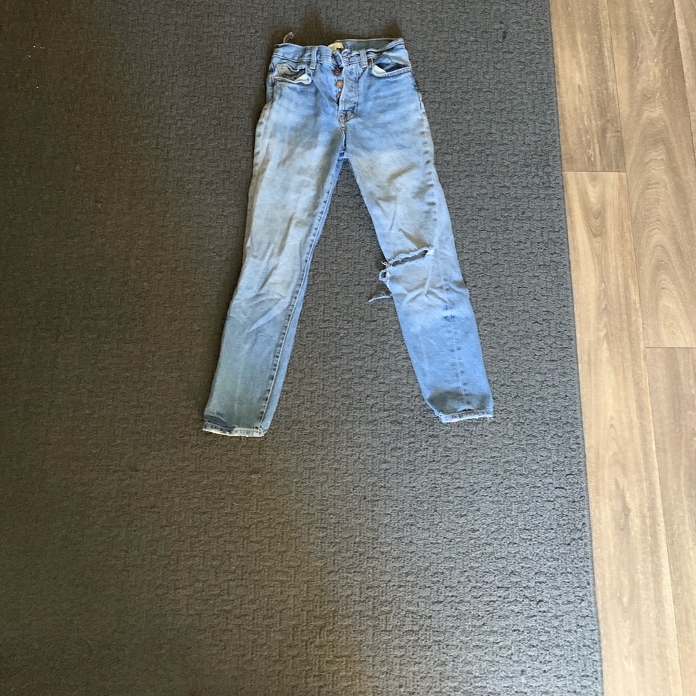 Light wash mom jeans